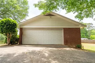 1334 Sherri Ln, Sugar Hill, GA 30518 - Photo 2