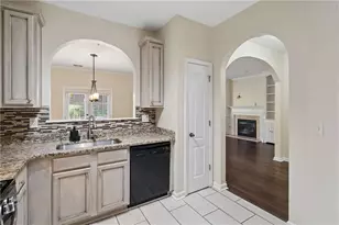 1075 Brownstone Dr, Marietta, GA 30008 - Photo 8