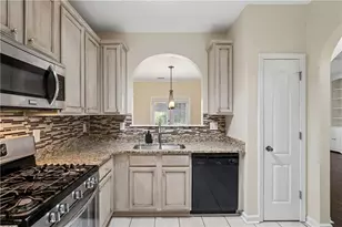 1075 Brownstone Dr, Marietta, GA 30008 - Photo 8