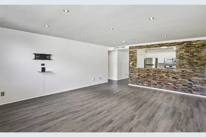 2965 Pharr Court South NW #316, Atlanta, GA 30305 - Photo 10