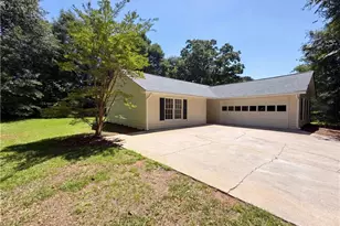 358 Cross Creek Pl, Auburn, GA 30011 - Photo 2