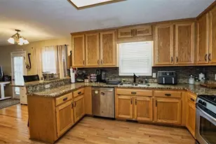 1049 Fieldstone Dr, Canton, GA 30114 - Photo 6