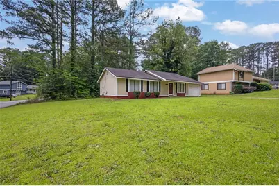 8998 Hurst Court, Jonesboro, GA 30238 - Photo 4