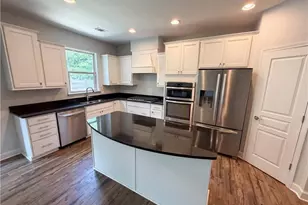 165 Calverton Ln, Tyrone, GA 30290 - Photo 2