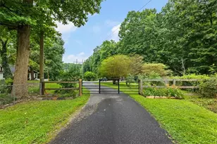 10 Dimsdale Ln, Alpharetta, GA 30004 - Photo 2