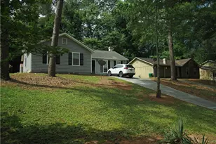 5139 Galbraith Cir, Stone Mountain, GA 30088 - Photo 2