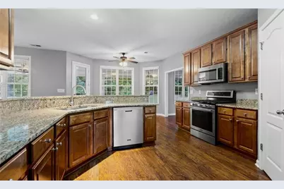 310 Persimmon Drive, Sharpsburg, GA 30277 - Photo 8