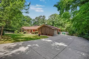 124 Shadow Lake Dr SW, Lilburn, GA 30047 - Photo 2