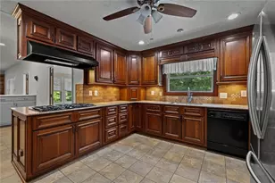 124 Shadow Lake Dr SW, Lilburn, GA 30047 - Photo 12
