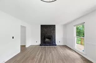 105 Elberta Dr, Newnan, GA 30265 - Photo 8