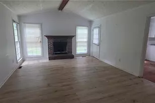 318 Brookstone Dr, Lagrange, GA 30241 - Photo 2