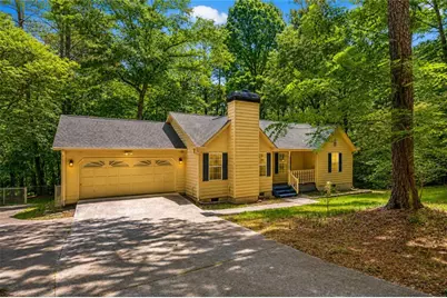 4827 Oakwood Court, Loganville, GA 30052 - Photo 2