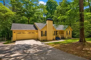 4827 Oakwood Ct, Loganville, GA 30052 - Photo 2