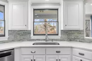 6313 Shoreland Cir, Buford, GA 30518 - Photo 18
