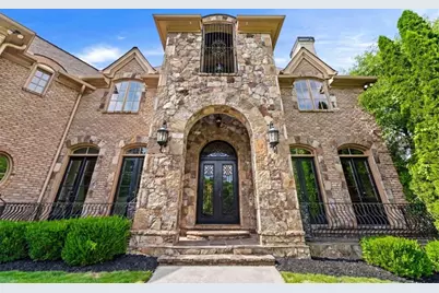 453 Londonberry Road, Sandy Springs, GA 30327 - Photo 2