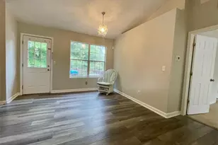 828 Tradd Ct, Stone Mountain, GA 30087 - Photo 6
