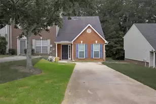 1324 Hollenbeck Ln, Riverdale, GA 30296 - Photo 2