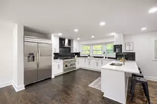 2368 Fenhurst Pl, Dunwoody, GA 30338 - Photo 8