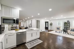 2368 Fenhurst Pl, Dunwoody, GA 30338 - Photo 10