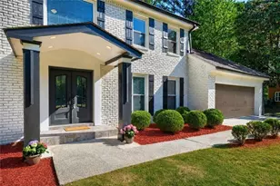 2368 Fenhurst Pl, Dunwoody, GA 30338 - Photo 2