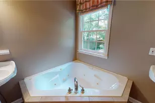 4052 W Johnson Cir, Atlanta, GA 30341 - Photo 8