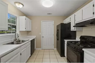 1014 Maple Leaf Ridge, Jonesboro, GA 30238 - Photo 2