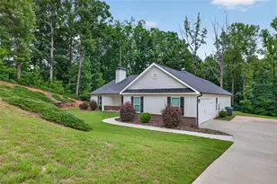 561 Oconee Ln, Commerce, GA 30529 - Photo 2