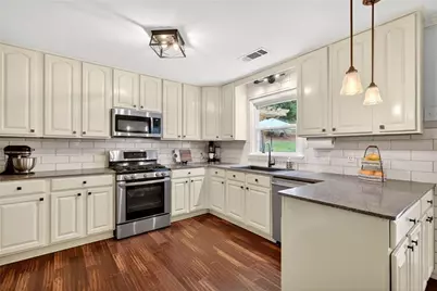 505 Wyncourtney Drive, Sandy Springs, GA 30328 - Photo 6