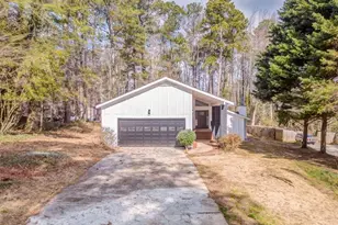 6788 E Woodridge Pl E, Douglasville, GA 30135 - Photo 2