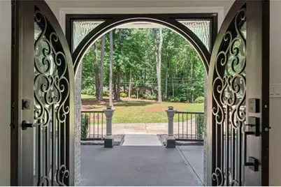 2023 Stoneleigh Drive, Stone Mountain, GA 30087 - Photo 10