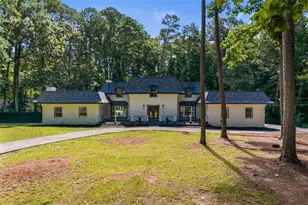 2023 Stoneleigh Dr, Stone Mountain, GA 30087 - Photo 2
