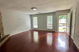 824 Greenhedge Dr, Stone Mountain, GA 30088 - Photo 10