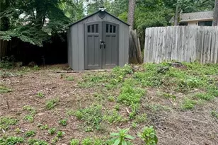 824 Greenhedge Dr, Stone Mountain, GA 30088 - Photo 20