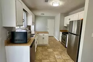 824 Greenhedge Dr, Stone Mountain, GA 30088 - Photo 2