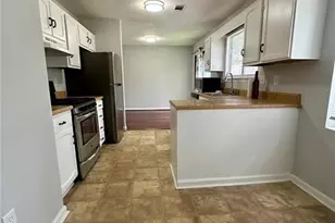 824 Greenhedge Dr, Stone Mountain, GA 30088 - Photo 4