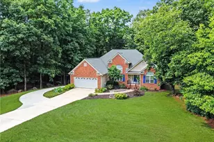 202 Academy Woods Dr, Jefferson, GA 30549 - Photo 2