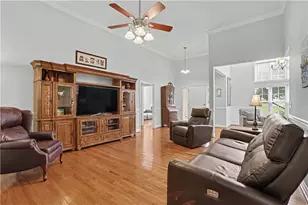 202 Academy Woods Dr, Jefferson, GA 30549 - Photo 10