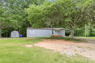 1386 Etheridge Dr, Auburn, GA 30011 - Photo 4
