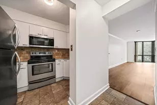 2870 Pharr Ct South NW, Atlanta, GA 30305 - Photo 4