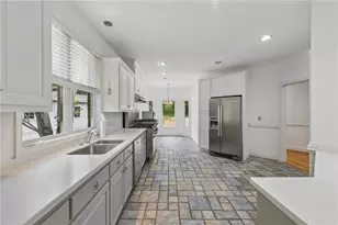 6137 White Oak Dr, Flowery Branch, GA 30542 - Photo 14