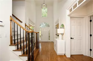 10425 Cranchester Way, Alpharetta, GA 30022 - Photo 4