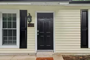 923 Bay Berry Ln, Lawrenceville, GA 30043 - Photo 4