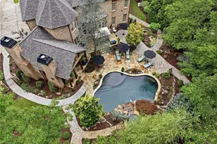 13335 Bishops Ct, Roswell, GA 30075 - Photo 2