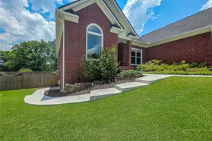 1475 Barrett Pl Ln, Lawrenceville, GA 30043 - Photo 4