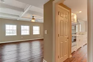3435 Kingsboro Rd NE, Atlanta, GA 30326 - Photo 4