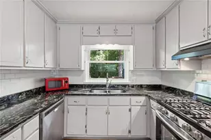 3296 Betty Cir, Decatur, GA 30032 - Photo 16