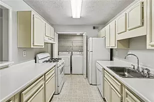 1201 Vicksburg Pl, Atlanta, GA 30350 - Photo 10