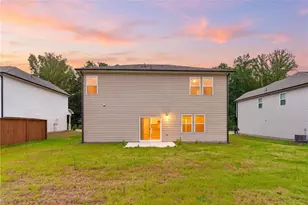 28 Red Dragon Dr, Jefferson, GA 30549 - Photo 2