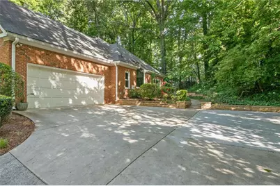 1055 Downing Court NE, Marietta, GA 30068 - Photo 4