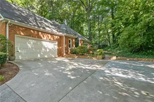 1055 Downing Ct NE, Marietta, GA 30068 - Photo 4